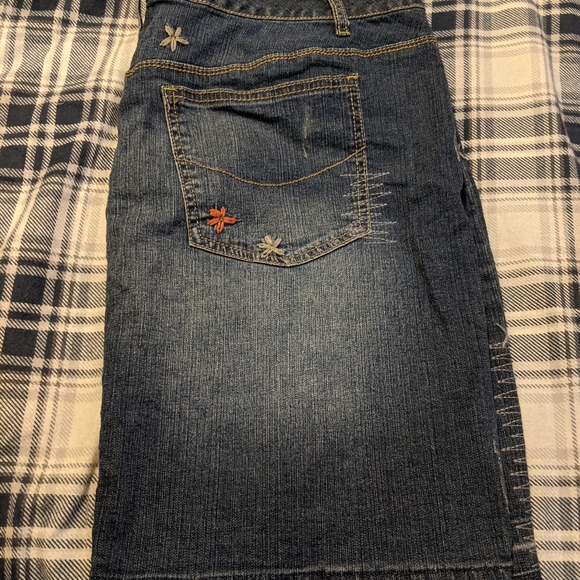 The Avenue Hippie Peace Stretchy Denim Skirt 14 - Picture 3 of 6